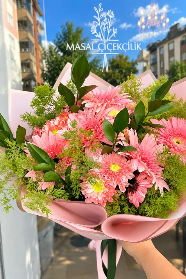 Pembe gerbera aranjmanı — Masal Dekor Darende çiçekçilik