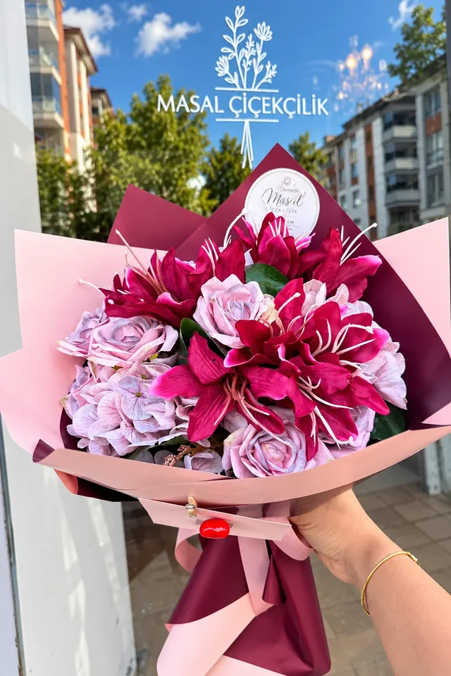 Pembe lilyum buketi — Masal Dekor Darende çiçekçilik